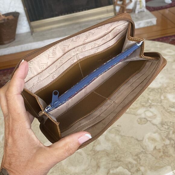 Tignanello Pebbled Leather Zip Around Accordion Wallet Clutch ID CARD Coin Zip - Picture 9 of 14